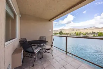 SLEEPS 6