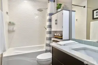 A full bath is located on the 2nd level.