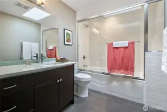 The full bath on the 3rd level.