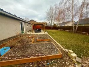 Garden space with sprinkler system