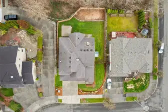An overhead perspective highlights the home’s cul-de-sac positioning, spacious lot, and beautiful greenbelt backdrop.