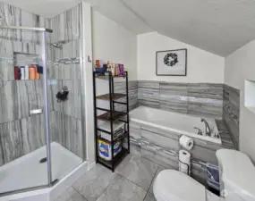 5 Piece Bathroom Main Floor