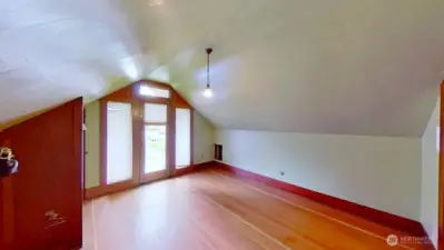 3rd bedroom (upper level)