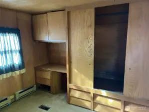 Built-in desk in bedroom