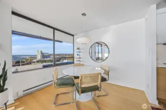 Dining room off kitchen with those expansive views and designer pendant lighting by Herman Miller Nelson gives that upscale, modern vibe.