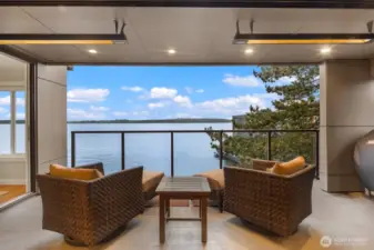 200sq’ heated balcony, top floor, corner end unit.
