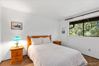 Second bedroom.