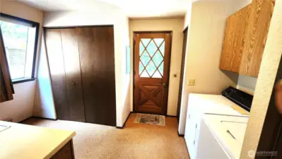 Side entrance into utility room