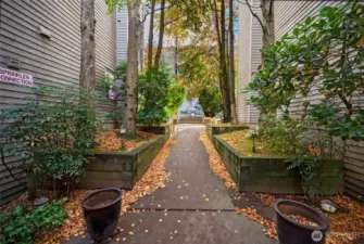 A few steps off the street with secure entrance