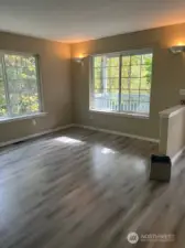 The living room, seen from another angle, offers a different perspective of the space. It's interesting to look at it from various viewpoints, as each angle reveals new details of the living room's layout and vibe.