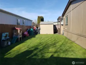 Fully Fenced Manicured Backyard for a get together, BBQ's, and Relaxation.