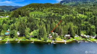 Lake Samish: spectacular lush scenery, expansive blue skies and crystal-clear water.