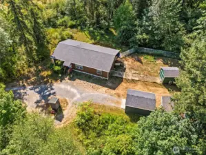 Your own very secluded retreat. Move in ready now or maybe live here while building your dream home?