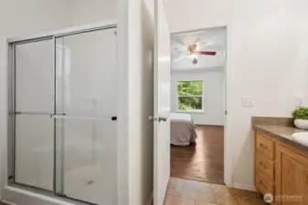 Primary bath with pass through from laundry/mudroom!