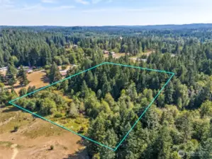 Just minutes from the freeway and about 10-15 min to Tumwater!