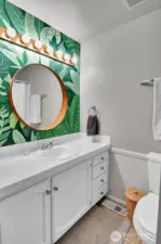 Full bath for the secondary bedrooms and guests.