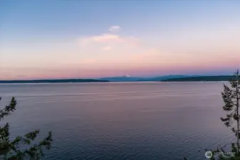 Stunning views of Puget Sound & Mt Baker
