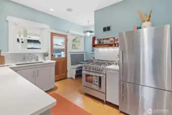 The chef’s eat-in kitchen is designed for both connection & function—perfect for casual mornings or gathering friends.