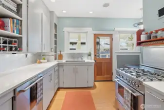 Six-burner stainless steel Bertazzoni gas range