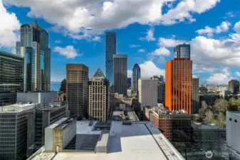 Puget Sound, Olympic Mountains and city views sparkle day and night from the 20th floor.