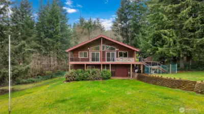 960 Sqft Guest house with covered deck.