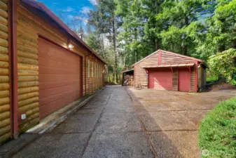10 Car garage and additional garage