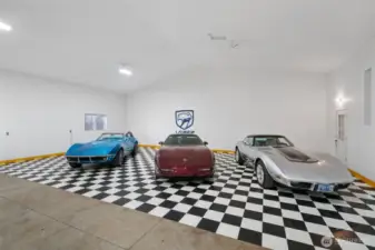 10 Car garage with RV Door