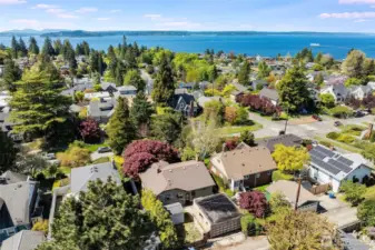 Special North Admiral location close to the Sound!