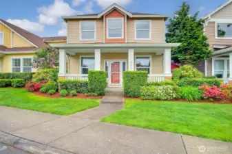 Situated on a quiet loop & walking distance to 10 acre park, Lakeland Town center & Lakeland elementary school.
