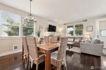 Dining room for 6 and seating at the breakfast bar.