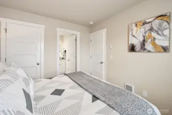 2nd Primary suite with queen size bed.