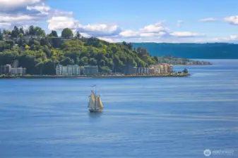 Community room with scenic views of Alki Beach.