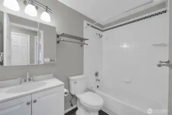 Main Hallway Full Bath