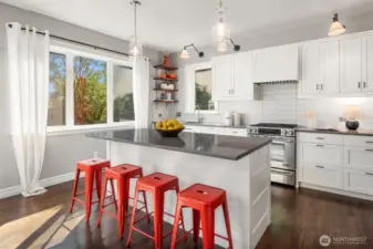 A large island with seating perfect for gathering!