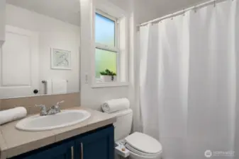 Full en-suite bath