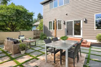Lots of flexible space to garden as well as some grass for your furry friend.