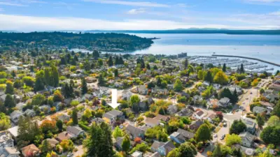 Sunset Hill is the perfect location. Quiet, but close to parks, beaches, schools, and cafes.