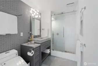 The downstairs suite also feature it's own 3/4 bath