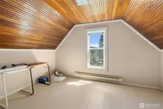 Upstairs 2nd bedroom