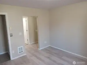 Main bedroom looking toward walkin closet.