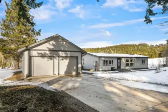 Fully insulated, sheetrocked 24x34 detached 4 car garage/shop with ample RV parking for boat, trailers, you name it! Yakima river is just down the street, best Blue Ribbon Fly fishing in Washington State!