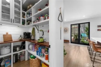 Walk-in Butler's pantry