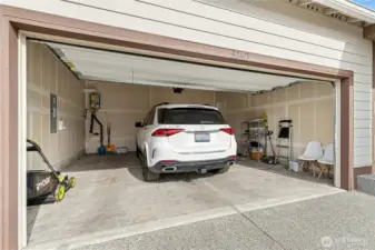 Nice and spacious two car garage