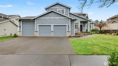 3 car garage with oversize door