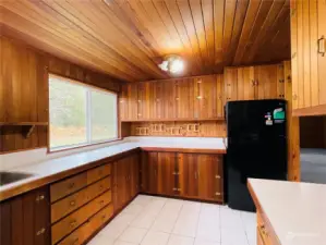 custom built kitchen cabinets