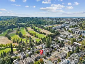 What a great location near the West Seattle Golf Course and other local amenities! A quick walk gets you some West Seattle fun!