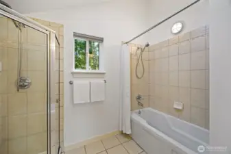 En-suite primary bathroom
