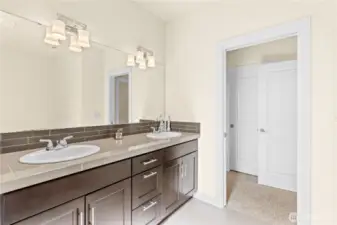 Ensuite bath in the primary