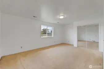 5th bedroom (Upstairs)