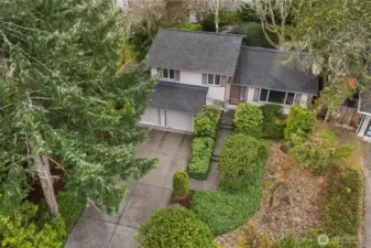 Long drive way + freshly painted exterior = MASSIVE curb appeal.